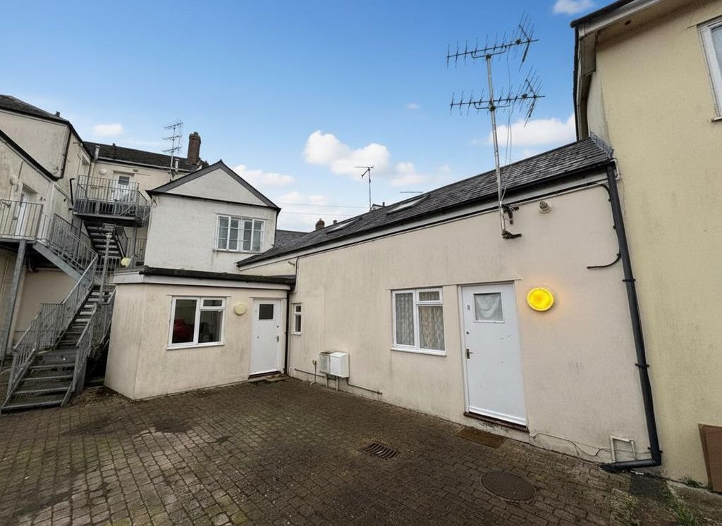 Property photo 1 of 8