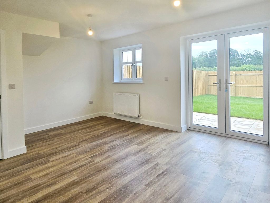 Property photo 2 of 11 Living/Dining Room