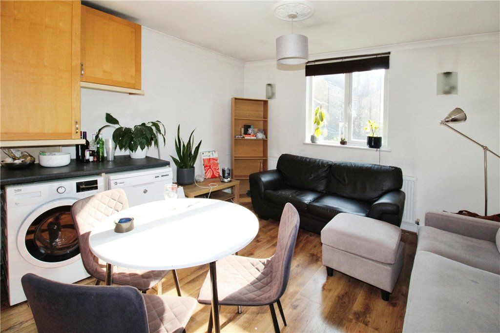 Property photo 3 of 9 Kitchen/Living Room