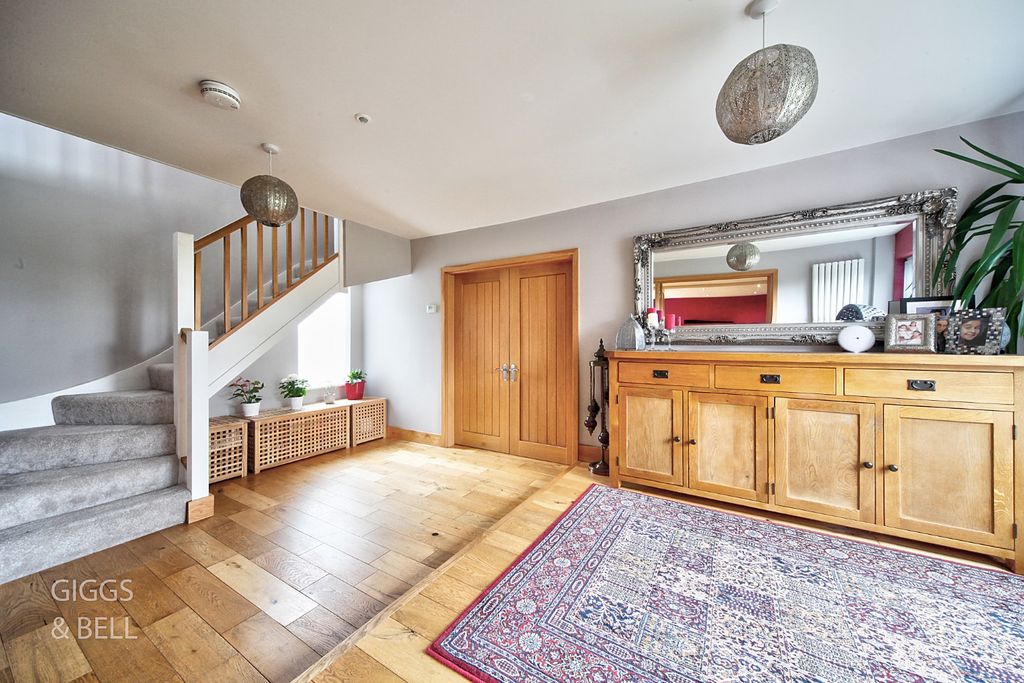 Property photo 2 of 31 4755311