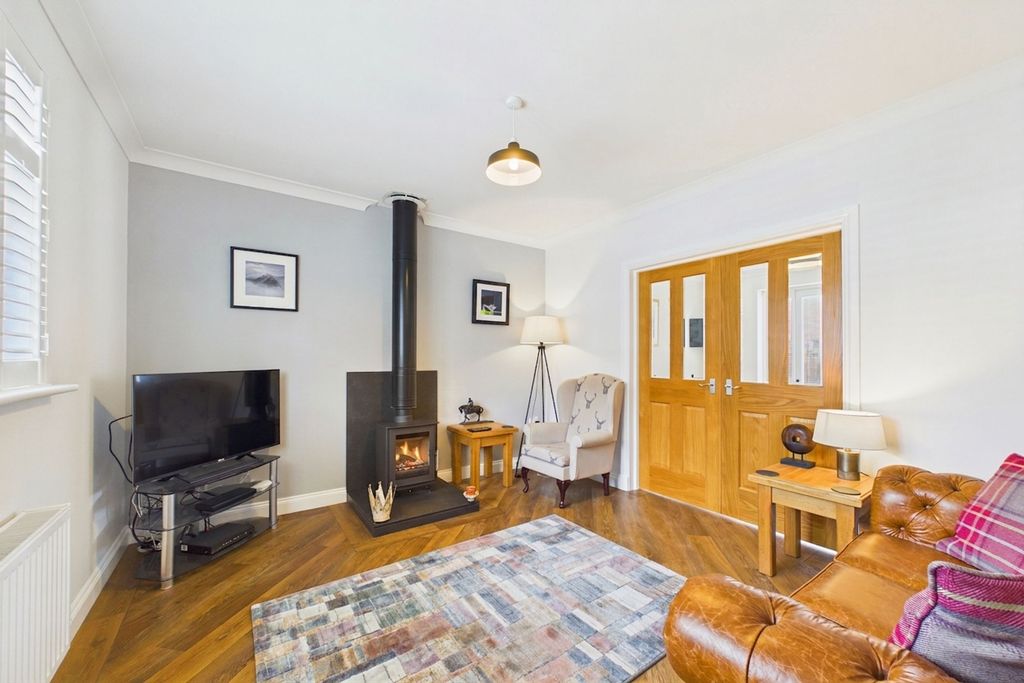 Property photo 2 of 27