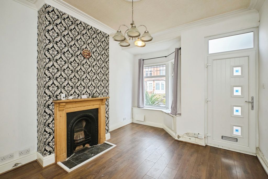 Property photo 3 of 19 Pbox-Img.Jpg