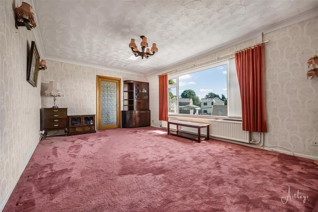 Property photo 3 of 30 Sitting Room