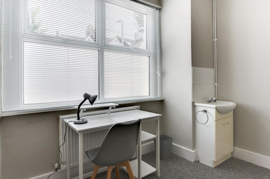 Additional image 14 of 7 bed semi-detached house to rentBernard Road, Brighton BN2