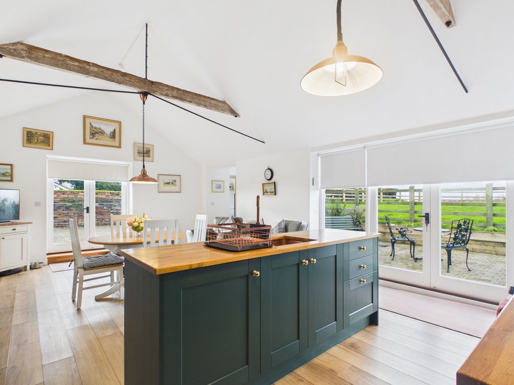 Property photo 2 of 26 Whitehouse Farm Barn, Corton, Nr32 5Lb - Kitchen
