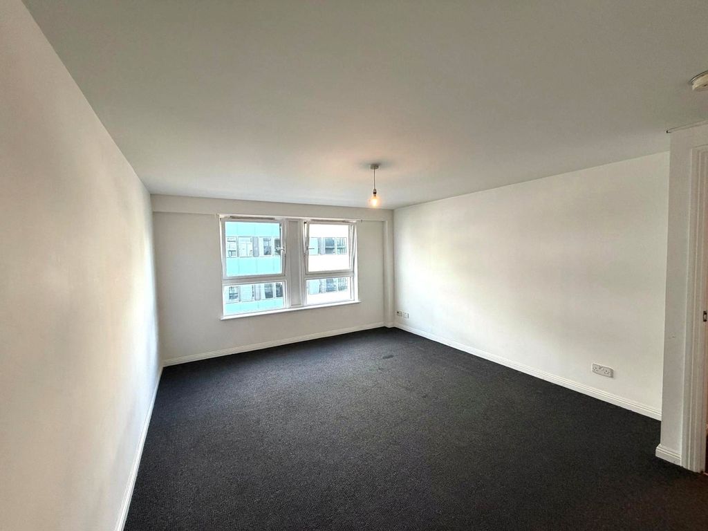 Property photo 2 of 8 Lounge