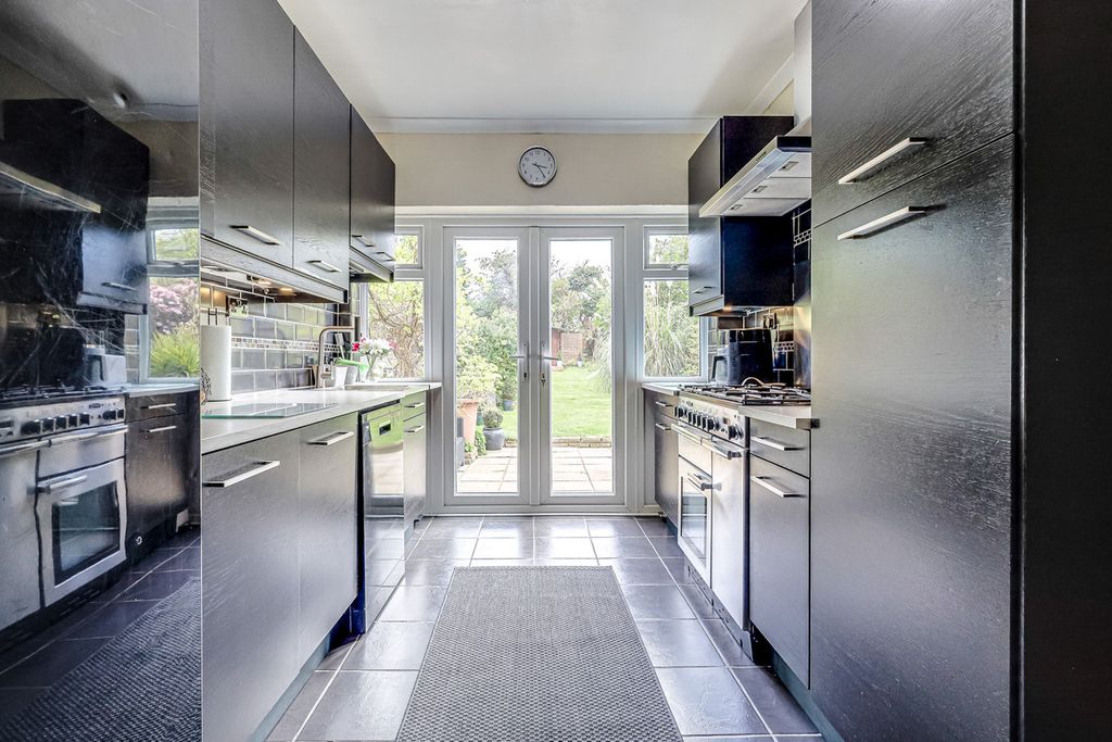 Property photo 2 of 40