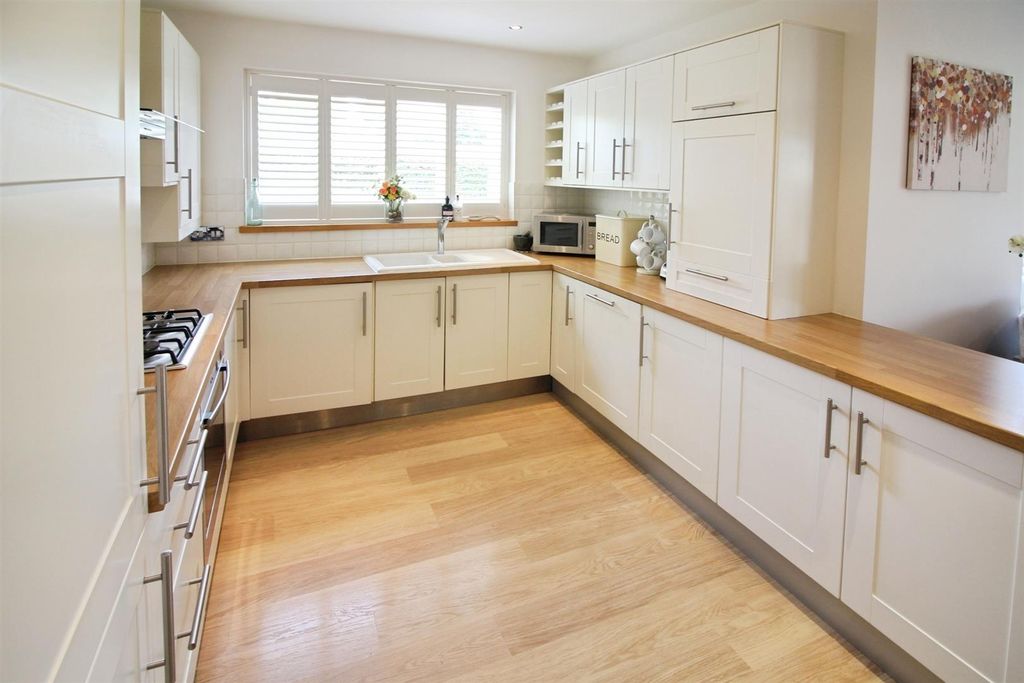 Property photo 3 of 21 Kitchen