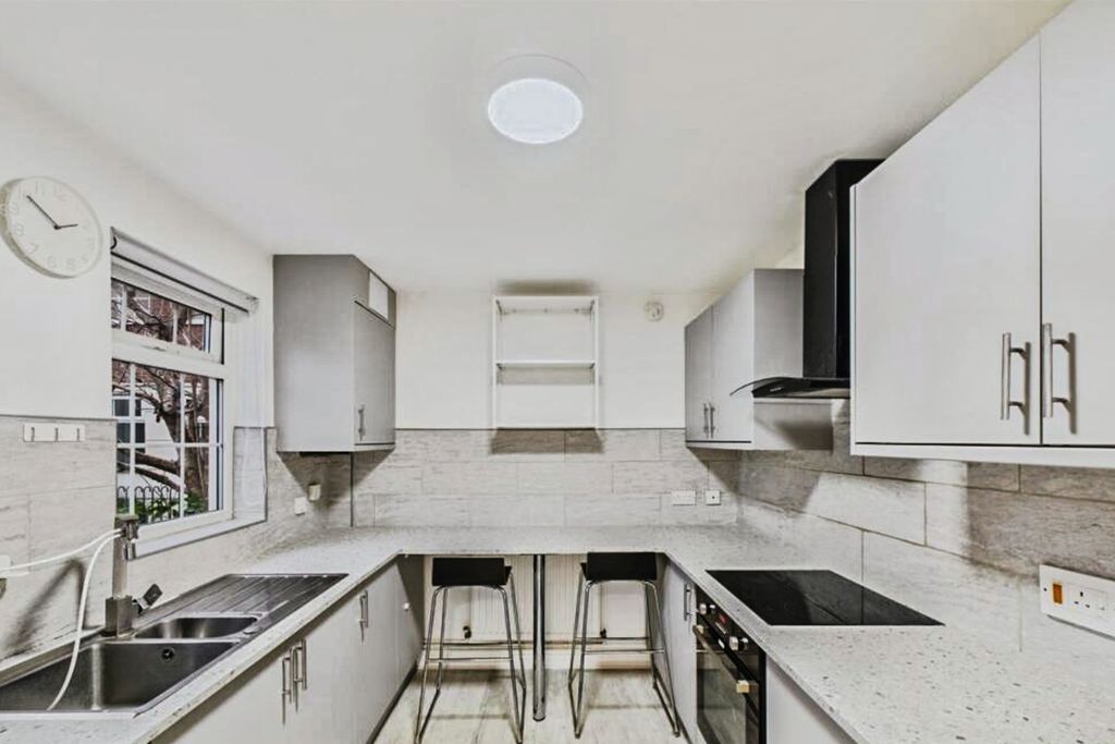 Property photo 2 of 15 Kitchen