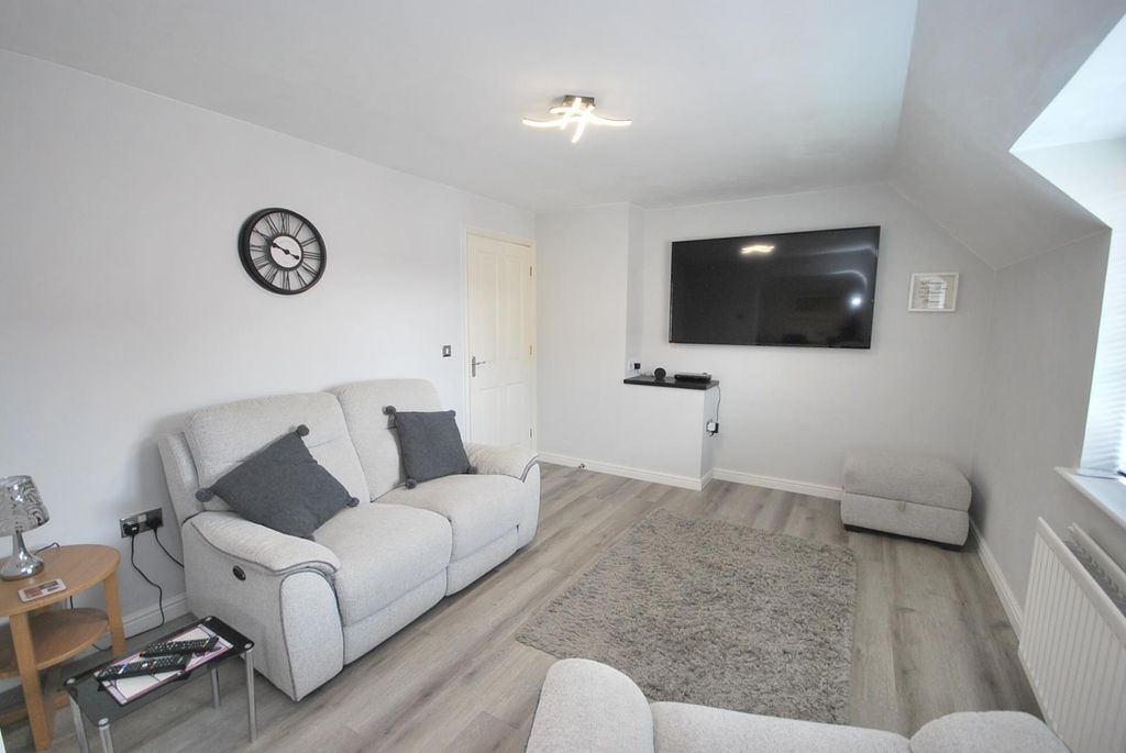 Property photo 2 of 29 Netherwood Way, Westhoughton, Bolton, Lancashire,