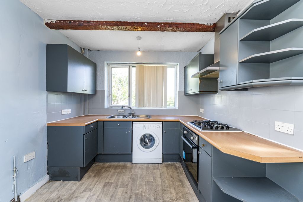 Property photo 3 of 12 Kitchen