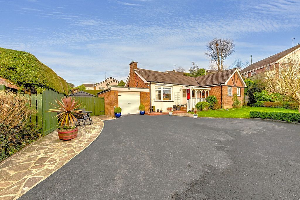 Property photo 1 of 48 011
