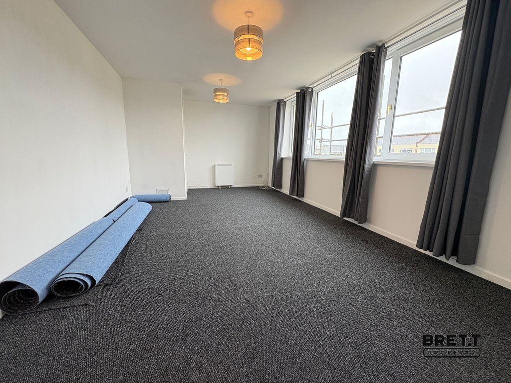 Property photo 2 of 5 Living Room