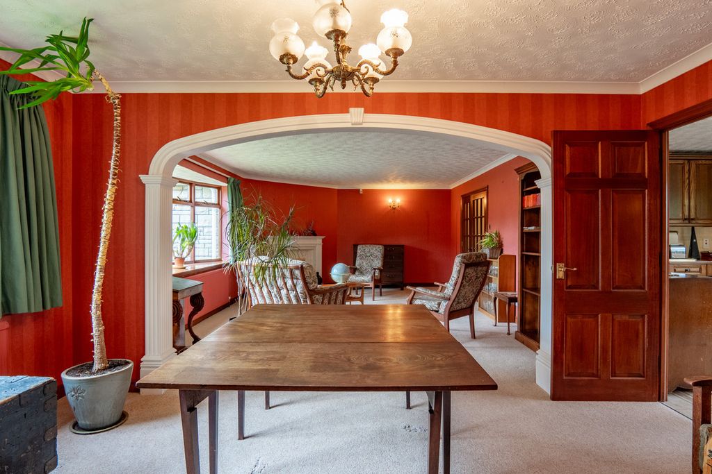 Property photo 3 of 37