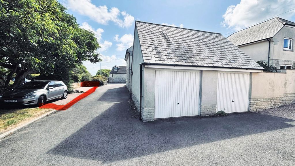 Property photo 2 of 29 Triple Parking Spaces