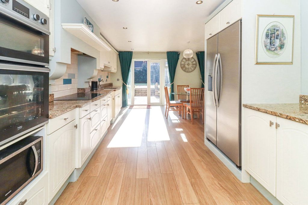 Property photo 2 of 30