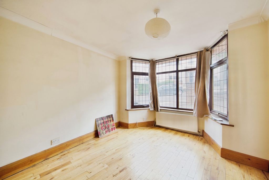 Property photo 3 of 17 Photo