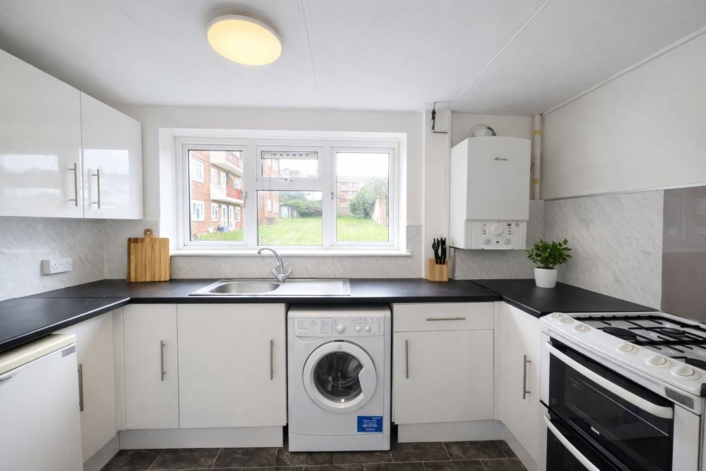 Property photo 3 of 7 Photo 13