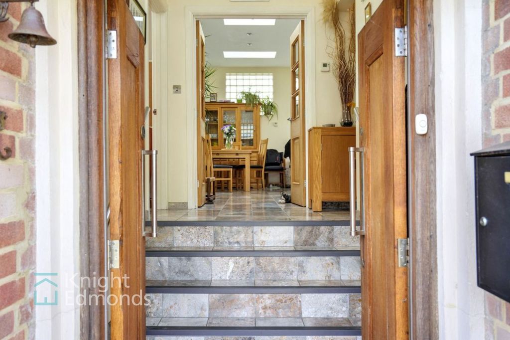 Property photo 3 of 21 Entrance
