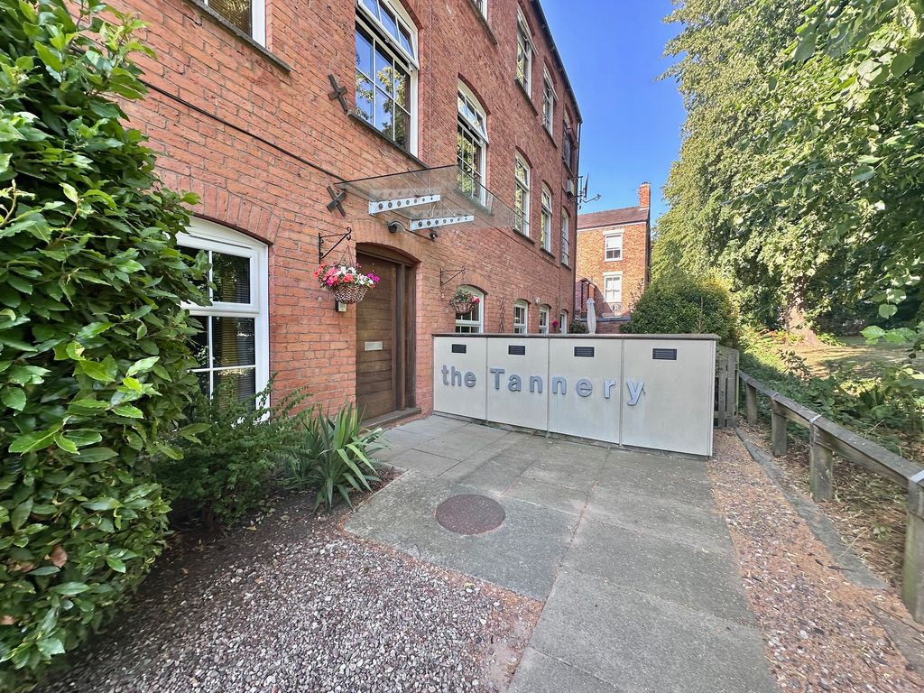 Property photo 1 of 33 Entrance 1