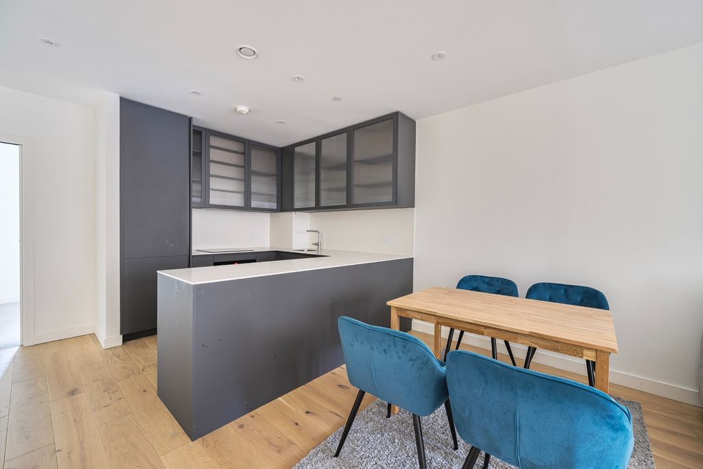 Property photo 2 of 21 4371511