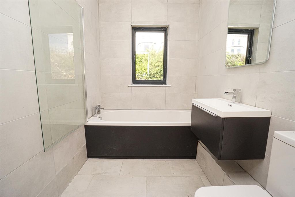 Additional image 8 of 3 bed flat for saleWhite Rock, Hastings TN34