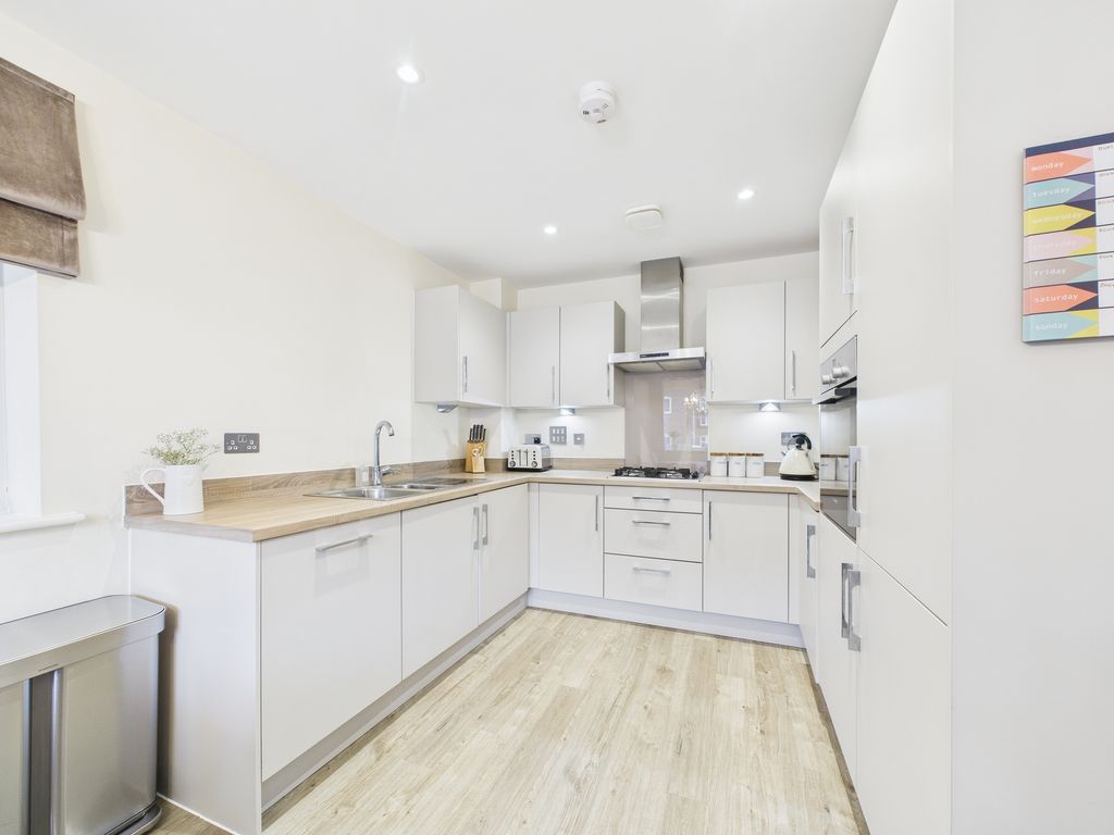 Property photo 2 of 18 Cam04018G0-Pr0431-Still006