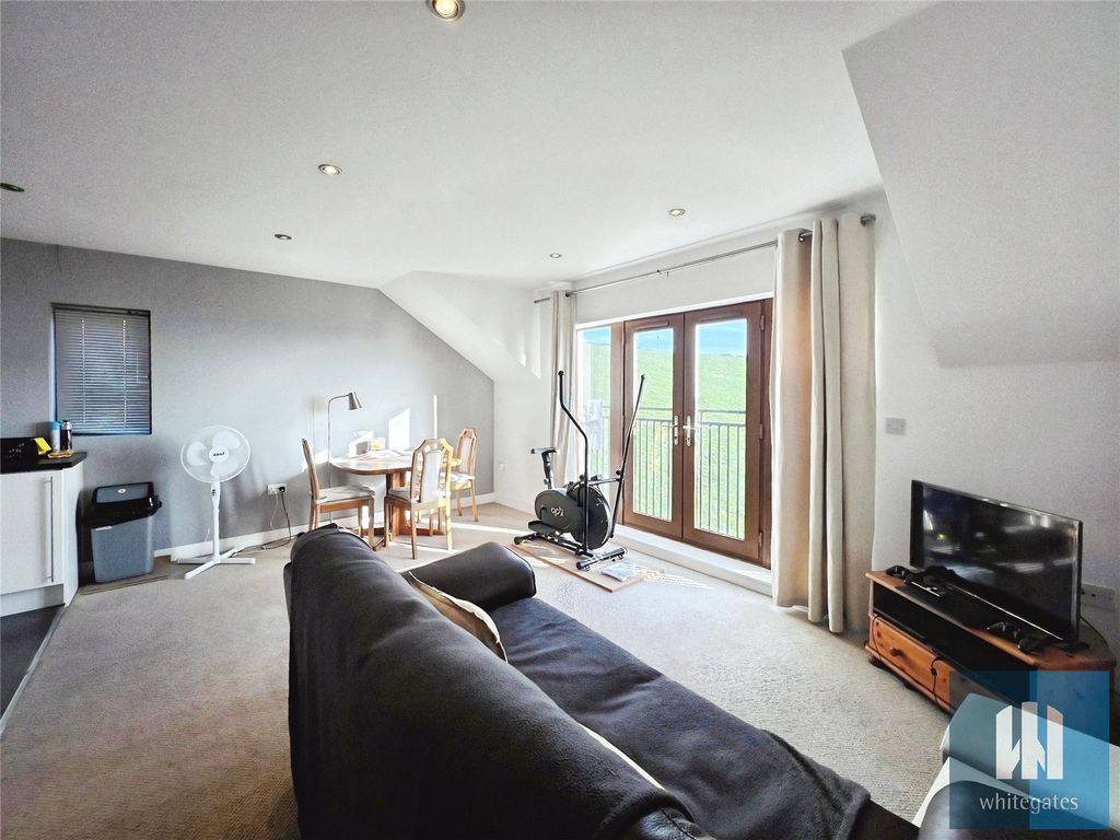 Property photo 3 of 12 Picture No. 11