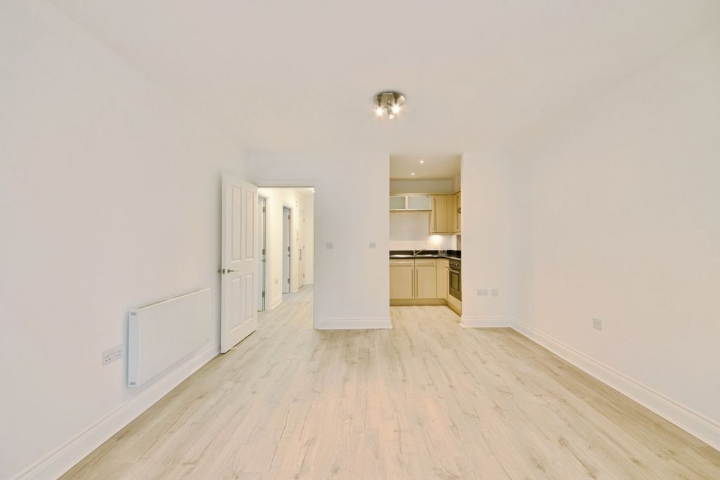 Property photo 3 of 10 Pbox-Img.Jpg