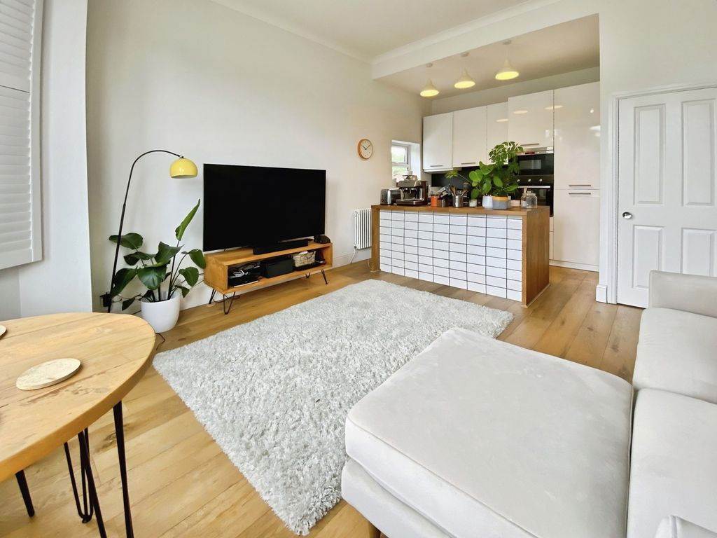Property photo 3 of 9 Pbox-Img.Jpg