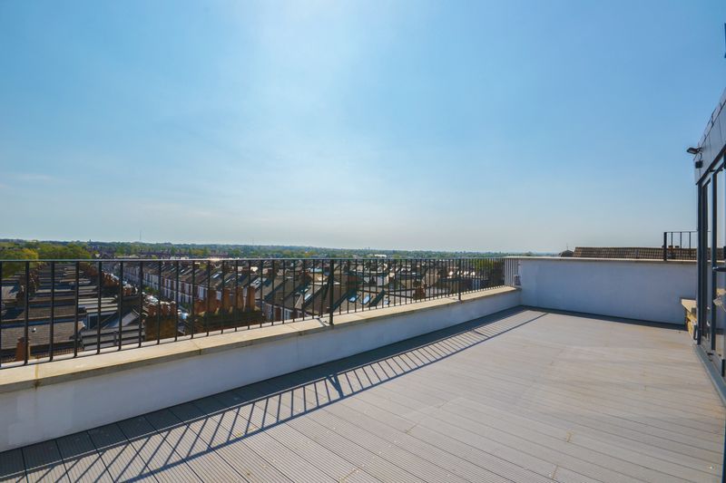 Property photo 2 of 10 Roof Terrace