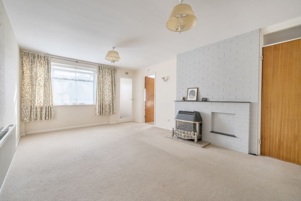 Property photo 2 of 21 1347864-13-68Bdeb...