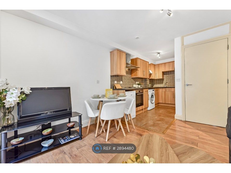 Property photo 3 of 17 Stylish Open-Plan Lounge
