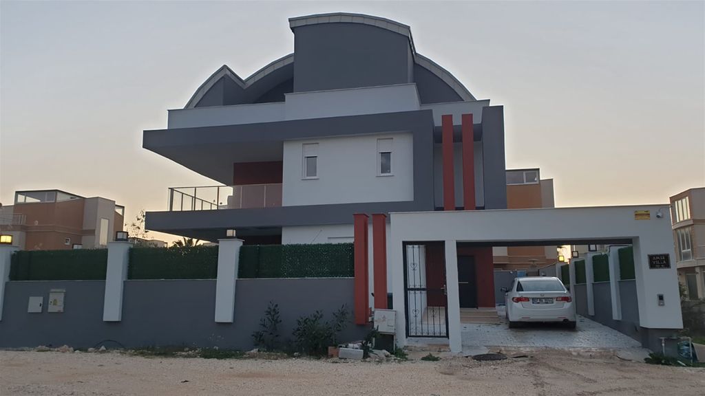 Property photo 2 of 10 Idyllic Antalya Villa For Sale In Belek - Main View Of The Modern Villa