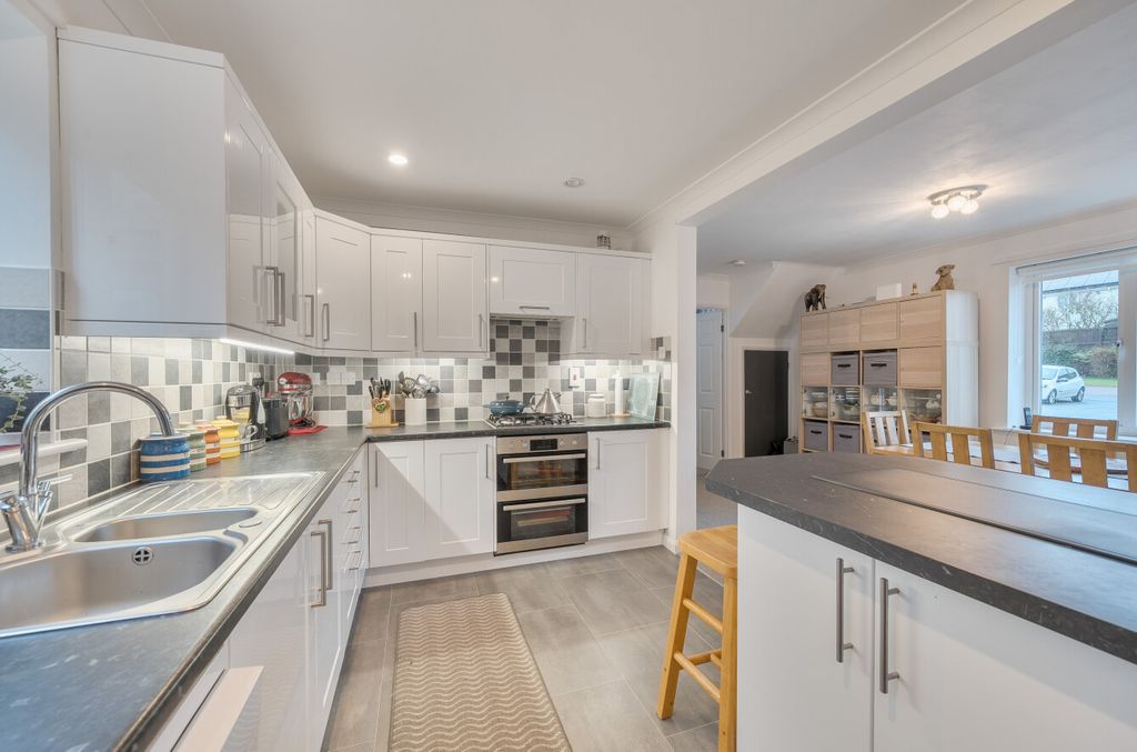 Property photo 2 of 15 1405587-7-697Ca56...