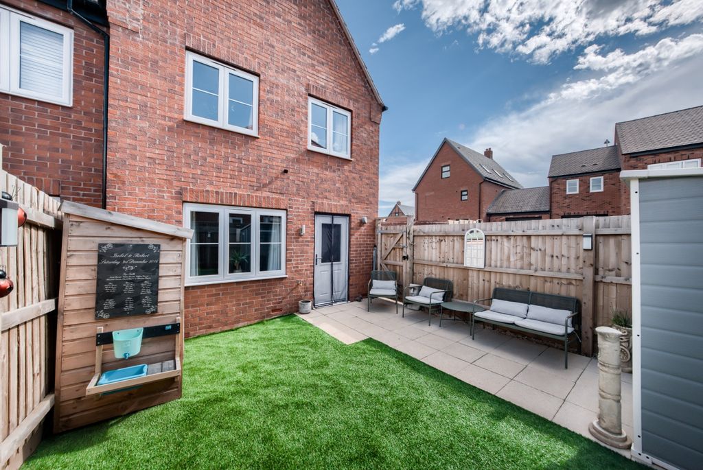 Property photo 2 of 16 Xh2A1493-Hdr(3)
