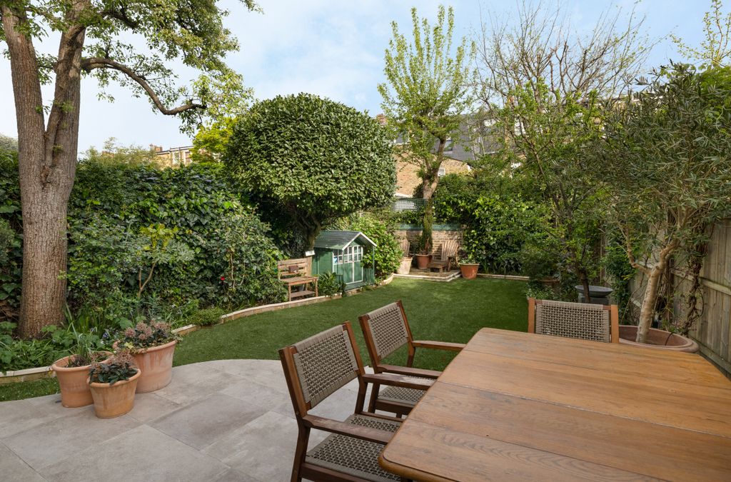 Property photo 2 of 24