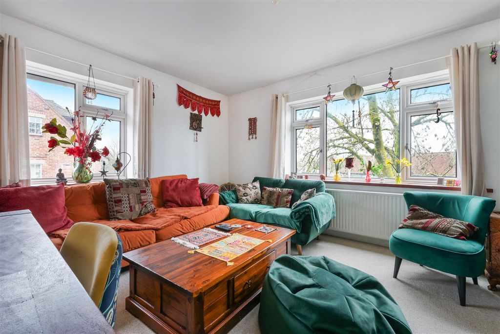 Property photo 2 of 15 High Street (10).Jpg