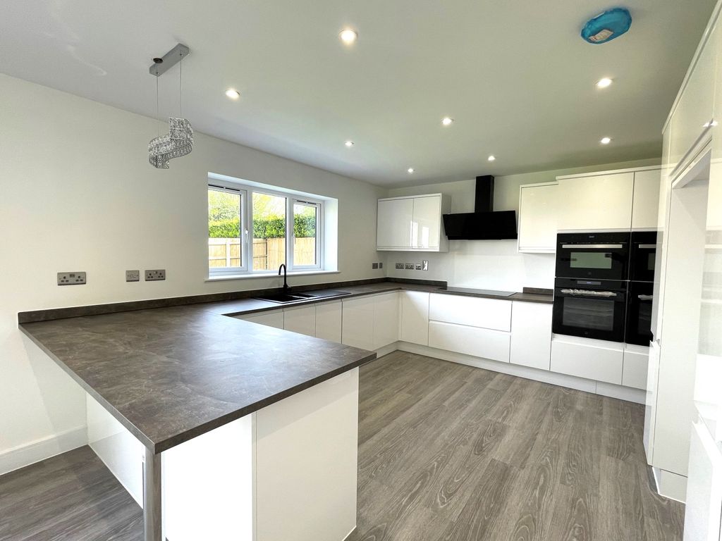 Property photo 2 of 13 Ki