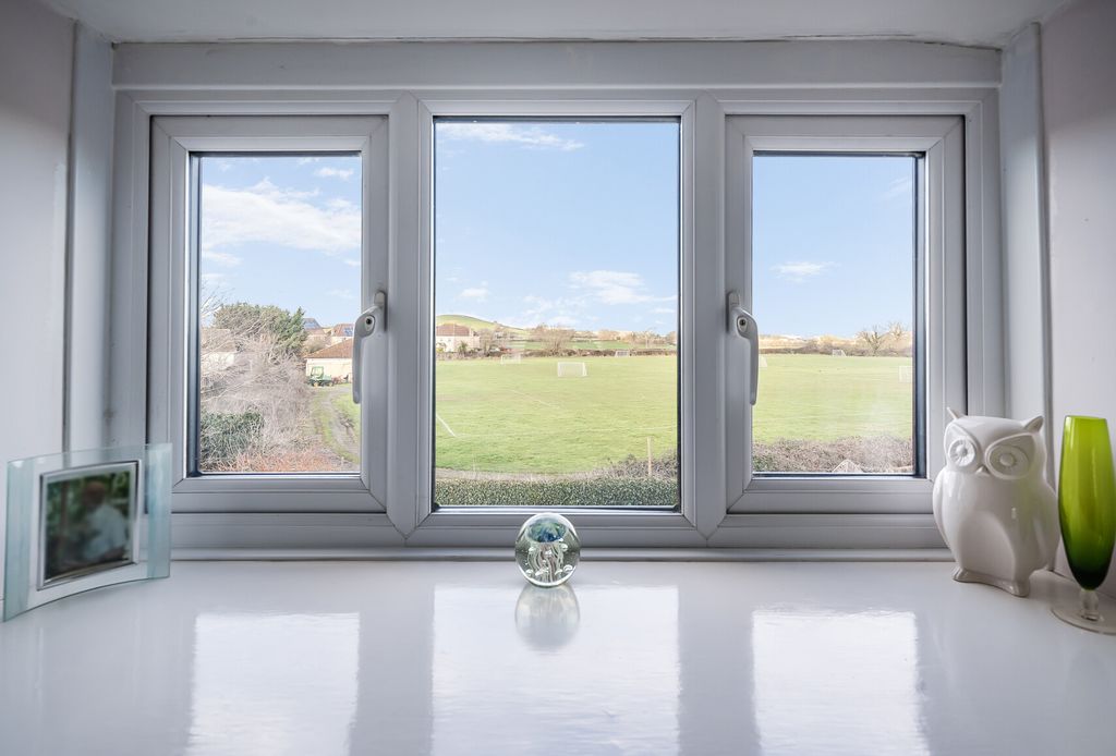 Property photo 2 of 33 1409350-14-698383...