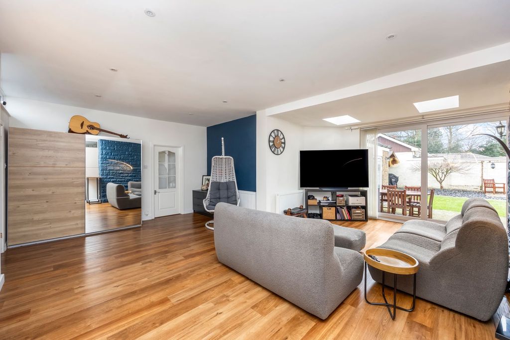 Property photo 3 of 25