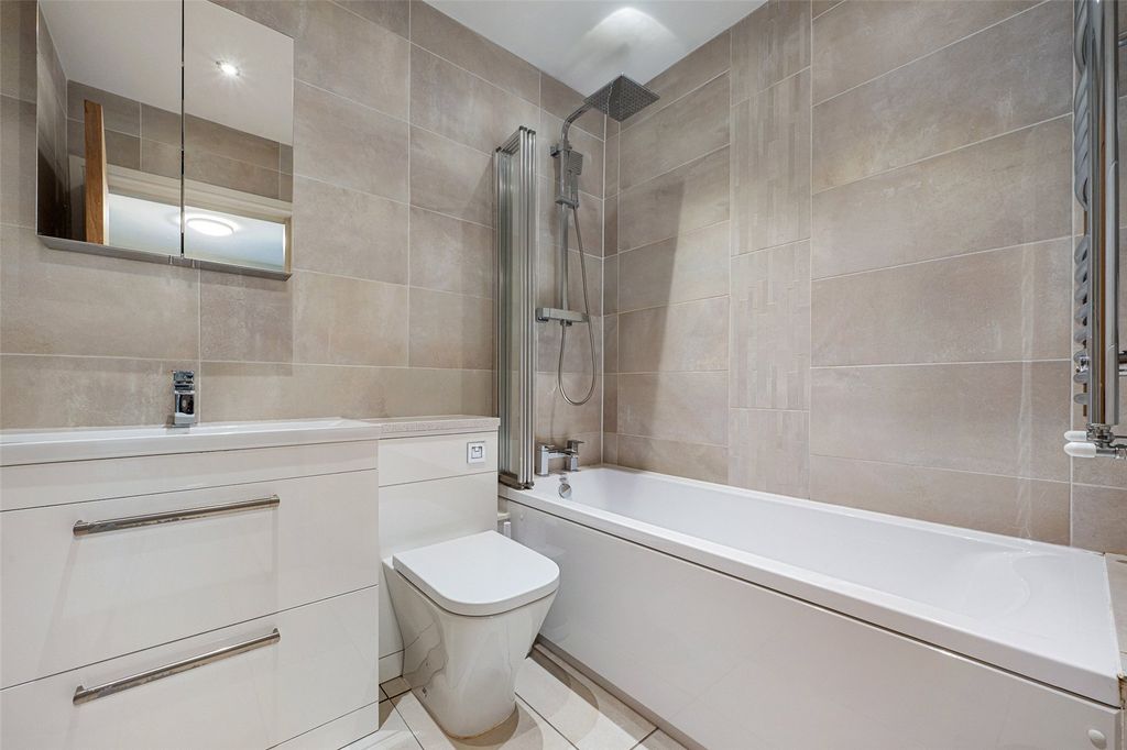 Additional image 12 of 3 bed flat to rentHeritage Court, Lower Bridge Street, Chester, Cheshire CH1