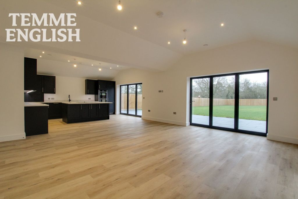 Property photo 3 of 27