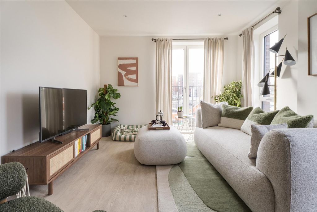 Property photo 1 of 13 Lounge.Jpg