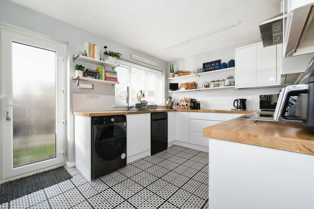 Property photo 2 of 19