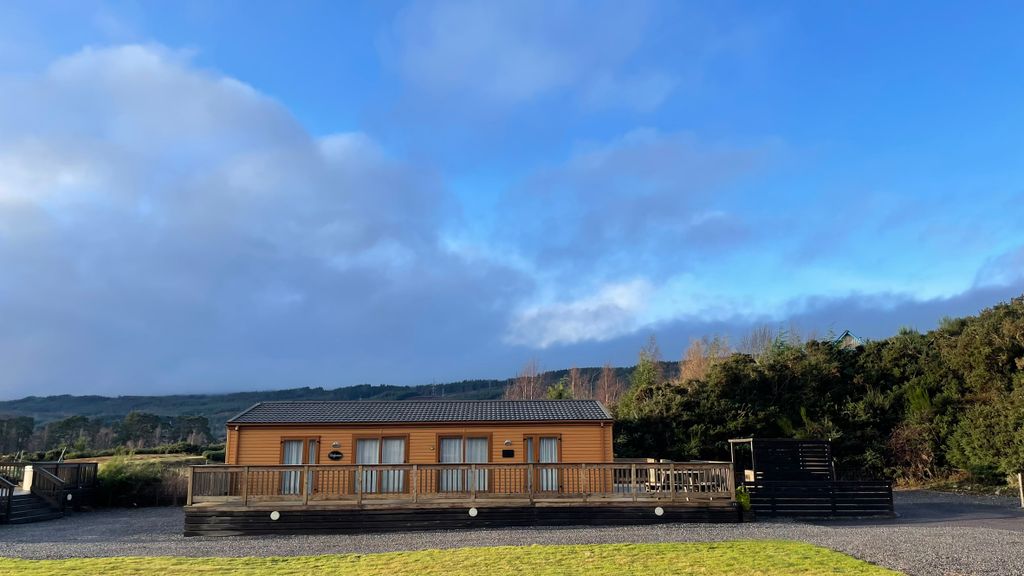 Property photo 1 of 27