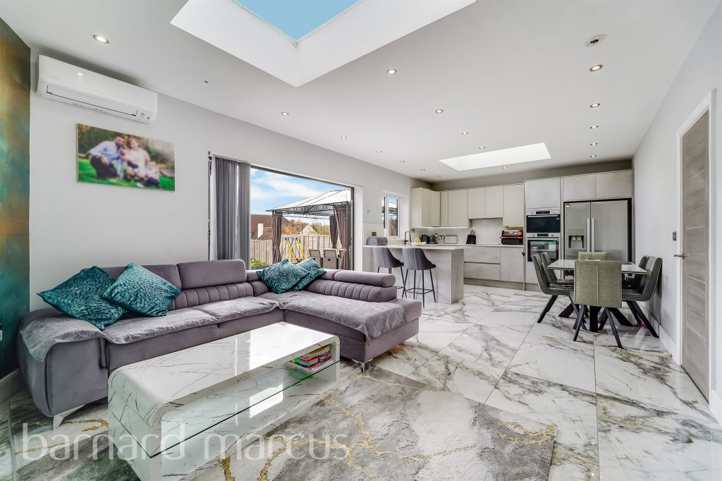 Property photo 2 of 24