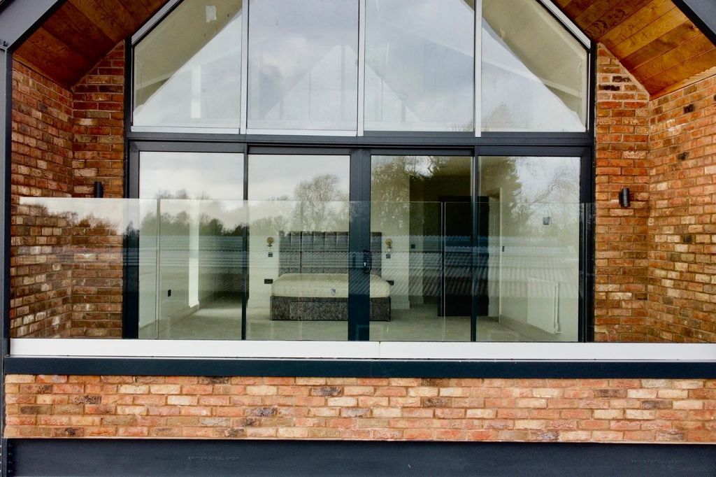 Property photo 2 of 37