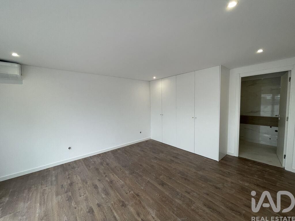 Property photo 1 of 28