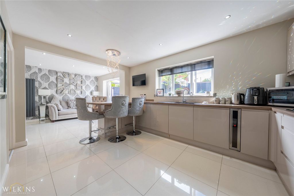 Property photo 2 of 33 Picture No. 32